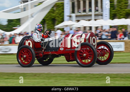 Fiat S61 Racing su per la collina al Goodwood Festival of Speed 2016 Foto Stock