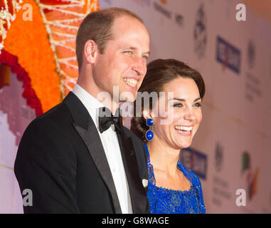 Il Duca e la Duchessa di Cambridge arrivano a un Bollywood Charity Gala ospitato dalla British High Commission e dal British Asian Trust all'hotel Taj Mahal Palace di Mumbai, India, durante il primo giorno del tour reale in India e Bhutan. Foto Stock