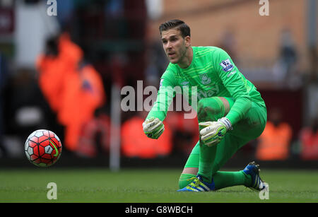 West Ham United / Arsenal - Barclays Premier League - Upton Park. West Ham portiere Unito Adrian Foto Stock