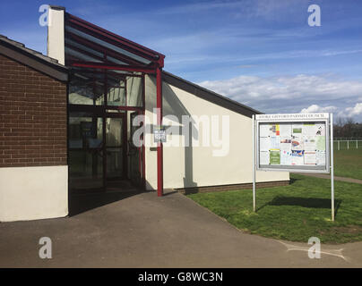 Vista generale del Consiglio Parrocchiale di Stoke Gifford a Little Stoke Park, nel sud del Gloucestershire, come il ministro dello Sport Tracey Crouch ha Unito i corridori premiati con la medaglia d'oro Paula Radcliffe e Kelly Holmes nel condannare la decisione del Consiglio Parrocchiale di addebitare una corsa di divertimento settimanale. Foto Stock