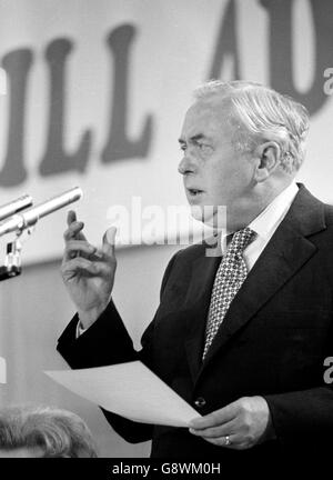 Harold Wilson parla all'inizio della conferenza speciale di un giorno sul mercato comune del Partito laburista al Michael Sobell Sports Centre di Londra. Foto Stock