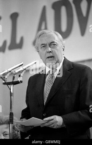 Harold Wilson parla all'inizio della conferenza speciale di un giorno sul mercato comune del Partito laburista al Michael Sobell Sports Centre di Londra. Foto Stock