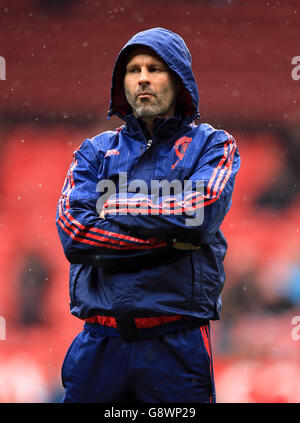 Manchester United / Leicester City - Barclays Premier League - Old Trafford. L'assistente manager di Manchester United Ryan Giggs Foto Stock