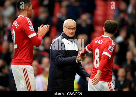 Claudio Ranieri, responsabile di Leicester City, e Juan Mata, del Manchester United (destra) Foto Stock