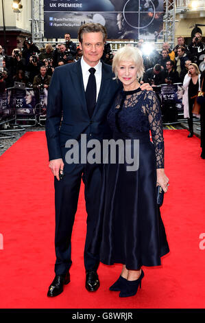 Dame Helen Mirren e Colin Firth partecipano alla prima Eye in the Sky UK tenutasi a Curzon Mayfair, Londra. PREMERE ASSOCIAZIONE foto. Data immagine: Lunedì 11 aprile 2016. Vedi PA Story SHOWBIZ Mirren. Il credito fotografico dovrebbe essere: Ian West/PA Wire Foto Stock