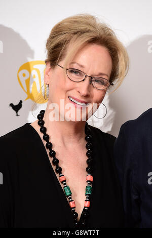 Meryl Streep alla fiera Foster Jenkins World Premiere di Firenze tenutasi a Odeon Leicester Square, Londra. PREMERE ASSOCIAZIONE foto. Data immagine: Martedì 12 aprile 2016. Vedere PA Story SHOWBIZ Streep. Il credito fotografico dovrebbe essere: Ian West/PA Wire Foto Stock