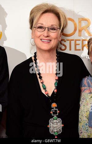 Meryl Streep alla fiera Foster Jenkins World Premiere di Firenze tenutasi a Odeon Leicester Square, Londra. PREMERE ASSOCIAZIONE foto. Data immagine: Martedì 12 aprile 2016. Vedere PA Story SHOWBIZ Streep. Il credito fotografico dovrebbe essere: Ian West/PA Wire Foto Stock