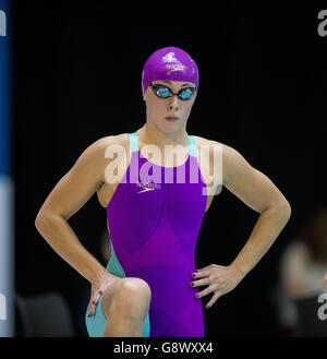 Siobhan-Marie o'Connor compete nel Femminile's Open 100m Freestyle durante il quarto giorno del British Swimming Championships presso il Tollcross International Swimming Center di Glasgow. Foto Stock