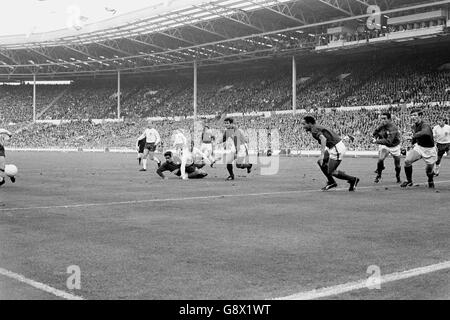 Calcio - Coppa del Mondo di calcio Inghilterra 1966 - Semi finale - Portogallo - Inghilterra - Wembley Stadium Foto Stock