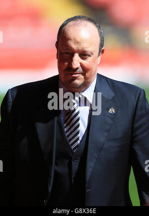 Il manager della Newcastle United Rafael Benitez arriva per la partita della Barclays Premier League ad Anfield, Liverpool. Foto Stock