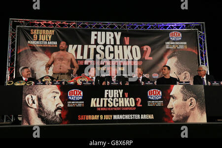 Tyson Fury e Wladimir Klitschko Conferenza stampa - Arena di Manchester Foto Stock