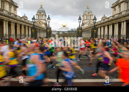 2016 denaro VIRGIN LONDON MARATHON Foto Stock