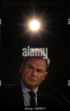 Peter Whittle (UKIP) parla durante la London Mayoral Housing Hustings a St John's, Londra. Foto Stock