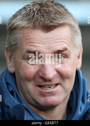 Hull City / Brentford - Campionato Sky Bet - Stadio KC. Il capo allenatore di Brentford Dean Smith durante la partita del campionato Sky Bet al KC Stadium di Hull. Foto Stock