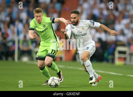 Kevin De Bruyne di Manchester City (a sinistra) e Dani Carvajal del Real Madrid in azione durante la semifinale della UEFA Champions League, seconda tappa al Santiago Bernabeu di Madrid. Foto Stock