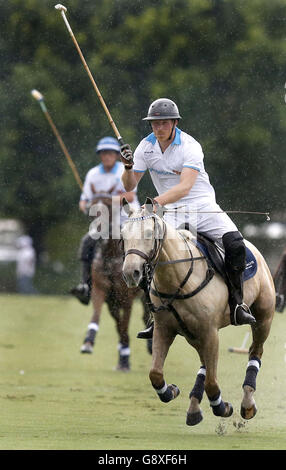 Il principe Harry partecipa alla Sentebale Royal Salute Polo Cup, presso la Valiente Polo Farm di Wellington, Florida. Foto Stock