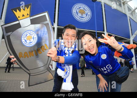 I fan di Leicester City fuori dal King Power Stadium prima della Barclays Premier League tra Leicester City ed Everton. Foto Stock