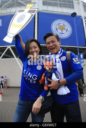 I fan di Leicester City fuori dal King Power Stadium prima della Barclays Premier League tra Leicester City ed Everton. Foto Stock