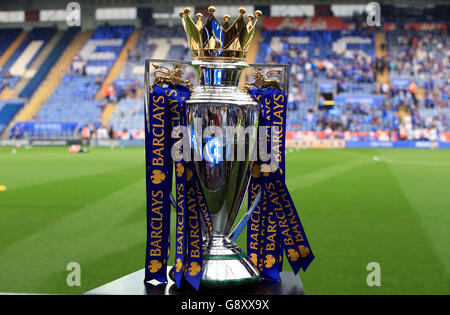 Il trofeo Barclays Premier League prima della partita Barclays Premier League al King Power Stadium di Leicester. Foto Stock