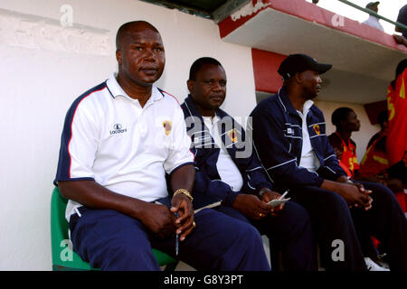 Calcio - International friendly - Angola v Isole Capo Verde - Estadio Jose Gomes. Angola allenatore Oliveira Goncalves Foto Stock