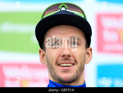 Adam Yates di Orica-Greenedge con la maglia Best British Rider dopo la terza fase del Tour de Yorkshire. Foto Stock