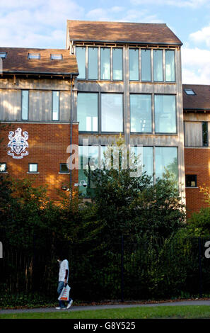 Veduta generale del Lucy Cavendish College, Cambridge, martedì 4 ottobre 2005. Una donna di 61 anni di Bromley è stata arrestata dopo che una studentessa matura è stata pugnata in testa. La donna di 44 anni è stata pugnalata ieri pomeriggio al Lucy Cavendish College, un'unica donna, in quello che si intende essere un incidente 'storico'. Vedere PA storia POLIZIA Università. PREMERE ASSOCIAZIONE foto. Il credito fotografico dovrebbe essere Chris Radburn/PA Foto Stock