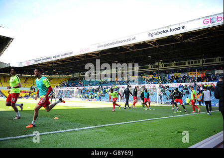 Leeds United / Charlton Athletic - Sky Bet Championship - Elland Road. I giocatori di Charlton Athletic si riscaldano in campo. Foto Stock