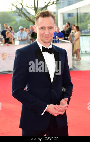 Tom Hiddleston partecipa alla House of Fraser BAFTA TV Awards 2016 al Royal Festival Hall di Southbank, Londra. PREMERE ASSOCIAZIONE foto. Data immagine: Domenica 8 maggio 2016. Vedere PA Story SHOWBIZ BAFTA. Il credito fotografico dovrebbe essere: Ian West/PA Wire Foto Stock