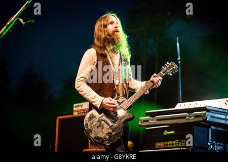 Milano, Italia. Il 29 giugno, 2016. Sesto San Giovanni, Milano 30 giugno 2016 Fumo Blackberry eseguire live al carroponte Credito: Roberto Finizio/ Alamy Live News Foto Stock