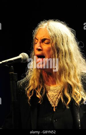 Amburgo, Germania. Il 29 giugno, 2016. Cantante americana Patti Smith & la sua band suonare dal vivo presso la Volkshaus di Zurigo a Amburgo, Germania. In Giugno 29th, 2016 | in tutto il mondo di utilizzo/picture alliance Credit: dpa/Alamy Live News Foto Stock