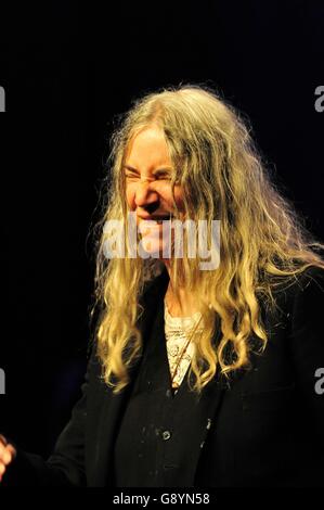 Amburgo, Germania. Il 29 giugno, 2016. Cantante americana Patti Smith & la sua band suonare dal vivo presso la Volkshaus di Zurigo a Amburgo, Germania. In Giugno 29th, 2016 | in tutto il mondo di utilizzo/picture alliance Credit: dpa/Alamy Live News Foto Stock