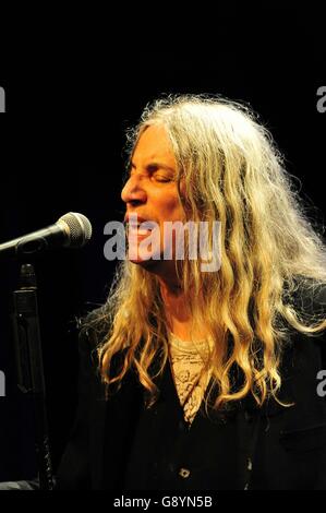 Amburgo, Germania. Il 29 giugno, 2016. Cantante americana Patti Smith & la sua band suonare dal vivo presso la Volkshaus di Zurigo a Amburgo, Germania. In Giugno 29th, 2016 | in tutto il mondo di utilizzo/picture alliance Credit: dpa/Alamy Live News Foto Stock