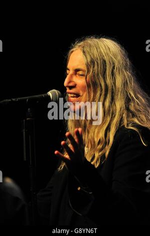 Amburgo, Germania. Il 29 giugno, 2016. Cantante americana Patti Smith & la sua band suonare dal vivo presso la Volkshaus di Zurigo a Amburgo, Germania. In Giugno 29th, 2016 | in tutto il mondo di utilizzo/picture alliance Credit: dpa/Alamy Live News Foto Stock