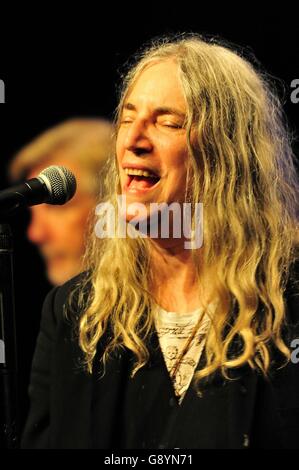 Amburgo, Germania. Il 29 giugno, 2016. Cantante americana Patti Smith & la sua band suonare dal vivo presso la Volkshaus di Zurigo a Amburgo, Germania. In Giugno 29th, 2016 | in tutto il mondo di utilizzo/picture alliance Credit: dpa/Alamy Live News Foto Stock