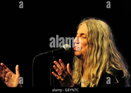 Amburgo, Germania. Il 29 giugno, 2016. Cantante americana Patti Smith & la sua band suonare dal vivo presso la Volkshaus di Zurigo a Amburgo, Germania. In Giugno 29th, 2016 | in tutto il mondo di utilizzo/picture alliance Credit: dpa/Alamy Live News Foto Stock