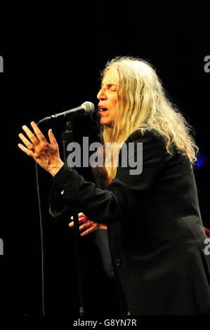 Amburgo, Germania. Il 29 giugno, 2016. Cantante americana Patti Smith & la sua band suonare dal vivo presso la Volkshaus di Zurigo a Amburgo, Germania. In Giugno 29th, 2016 | in tutto il mondo di utilizzo/picture alliance Credit: dpa/Alamy Live News Foto Stock