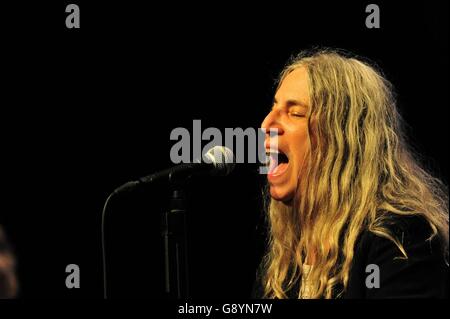 Amburgo, Germania. Il 29 giugno, 2016. Cantante americana Patti Smith & la sua band suonare dal vivo presso la Volkshaus di Zurigo a Amburgo, Germania. In Giugno 29th, 2016 | in tutto il mondo di utilizzo/picture alliance Credit: dpa/Alamy Live News Foto Stock