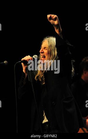 Amburgo, Germania. Il 29 giugno, 2016. Cantante americana Patti Smith & la sua band suonare dal vivo presso la Volkshaus di Zurigo a Amburgo, Germania. In Giugno 29th, 2016 | in tutto il mondo di utilizzo/picture alliance Credit: dpa/Alamy Live News Foto Stock