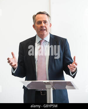 Londra REGNO UNITO. 30 giugno 2016 Ex segretario alla difesa Liam Fox lancia la sua campagna per sostituire David Cameron come primo ministro e leader del partito conservatore. Credito: Michael Tubi/Alamy Live News Foto Stock