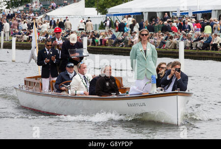 Henley on Thames, Oxfordshire, Regno Unito. Il 30 giugno, 2016. Sarah Winckless è diventata la prima donna Arbitro presso il Royal Henley Regatta. Sarah ha vinto il bronzo nel 2004 Olimpiadi di Atene e oro nei Campionati del Mondo nel 2005 e 2006. Si ritirò dal canottaggio nel 2009 e si è aggiudicato il MBE nel 2015 . Credito: Allan Staley/Alamy Live News Foto Stock