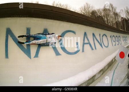 Single Luge uomo - Olimpiadi invernali - Nagano 1998 - Stadio Spiral. Jens Mueller della Germania sulla sua strada per una medaglia di bronzo Foto Stock