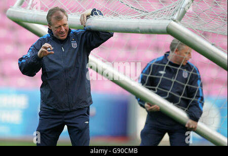 Calcio - amichevole - Argentina v Inghilterra - Inghilterra formazione - Stade de Geneve. Inglese Steve McClaren Foto Stock