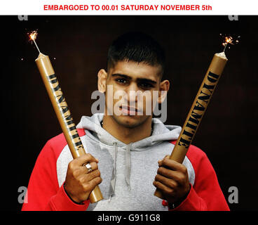 Amir Khan durante una conferenza stampa al Marriot Hotel, Glasgow, giovedì 3 novembre 2005. Amir Khan combatte Steve Gethin sulla carta inferiore del concorso WBO Featherweight tra Scott Harrison e Nedal Hussein . Guarda la storia di PA CHE INSCATOLA Khan. PREMERE ASSOCIAZIONE foto. Il credito fotografico dovrebbe essere: Andrew Milligan/PA. Foto Stock