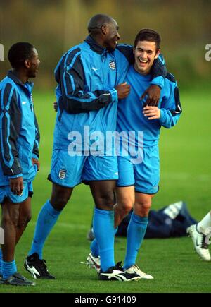 Calcio - amichevole - Argentina v Inghilterra - Inghilterra formazione - Carrington. Sol Campbell e Joe Cole in Inghilterra Foto Stock