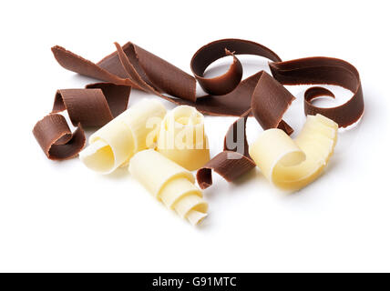 Gruppo di buio e scaglie di cioccolato bianco isolato su bianco Foto Stock