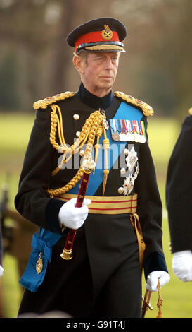 Il Duca di Kent marciò sul terreno della parata presso il Collegio militare di Camberley Surrey, per assistere alla Parata del Sovrano, venerdì 16 dicembre 2005. Vedi la storia della Pennsylvania ROYAL Harry. PREMERE ASSOCIAZIONE foto. Il credito fotografico dovrebbe essere: John Stillwell/PA. Foto Stock