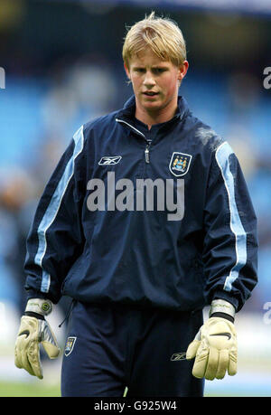 File della biblioteca PA datato 28/12/03 del Kasper Schmeichel di Manchester City durante la partita Barclaycard Premiership contro Liverpool. Il boss della città di Manchester Stuart Pearce è pronto a lasciare Schmeichel Eastlands in prestito in qualche fase il mese prossimo, mercoledì 21 dicembre 2005. PREMERE ASSOCIAZIONE foto. Il credito fotografico deve essere: Phil Noble/PA. Foto Stock