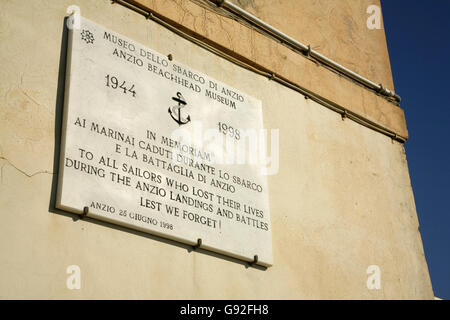 Monumento di pietra per lo sbarco degli alleati ad Anzio, Italia durante la Prima Guerra Mondiale 2. Foto Stock