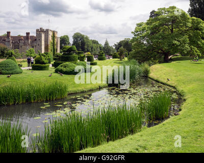 Vista del castello di Hever e motivi di Hever Kent Foto Stock