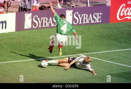 Calcio - Coppa del Mondo in Francia 98 - Secondo round - Germania / Messico Foto Stock